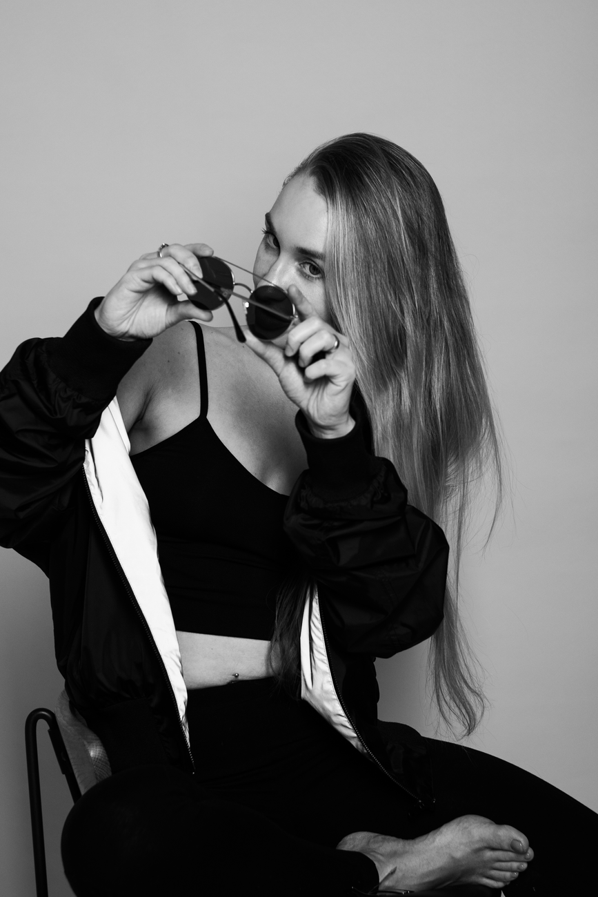 woman with sunglasses