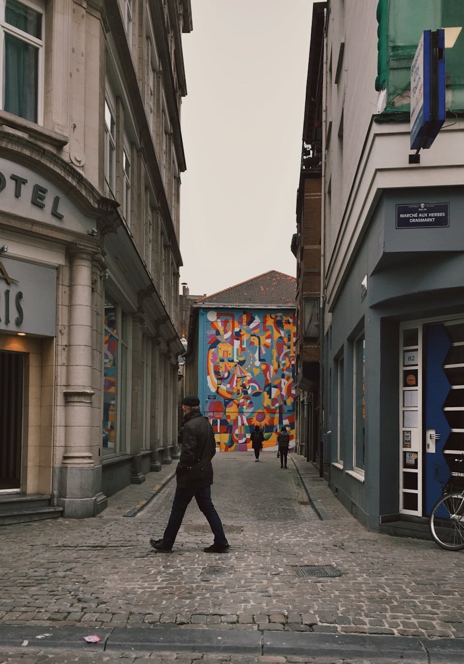 alley in brussels